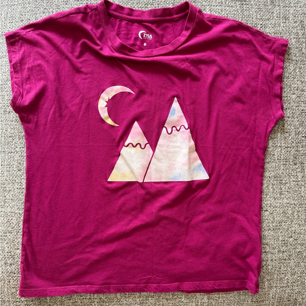 ZYIA Fuchsia Short Sleeve Tee with Graphic Design
